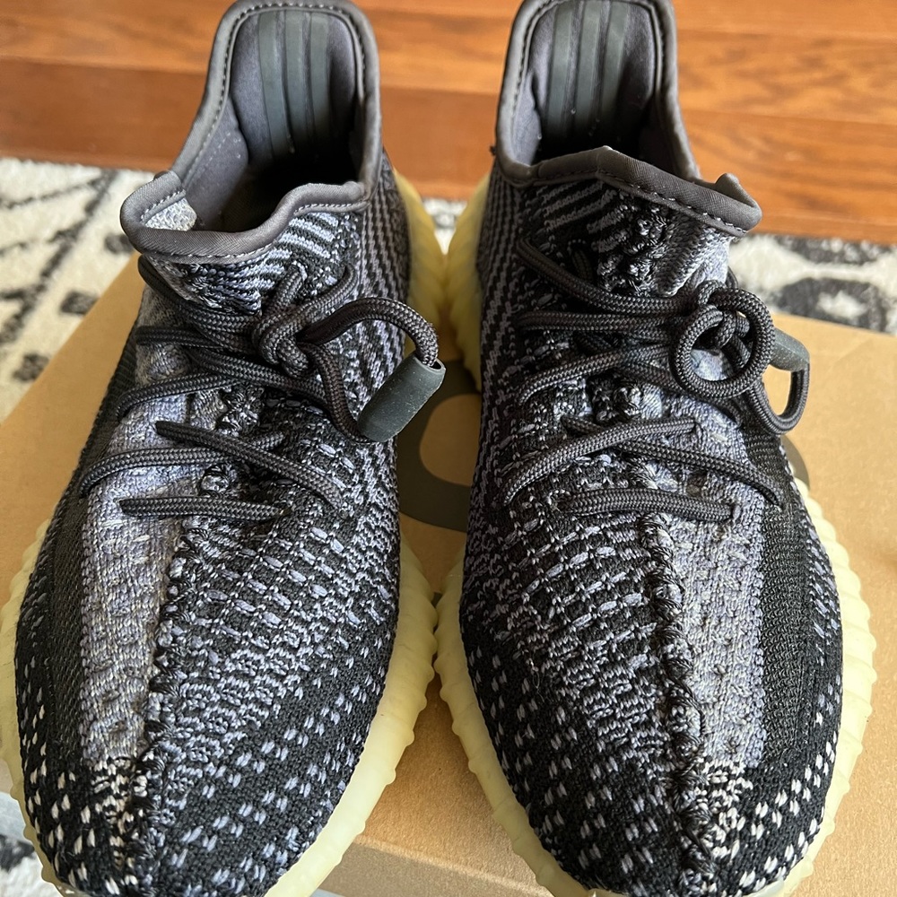 Yeezy Boost 350. Big kids Boys 5.5 (women’s size 7). Carbon.